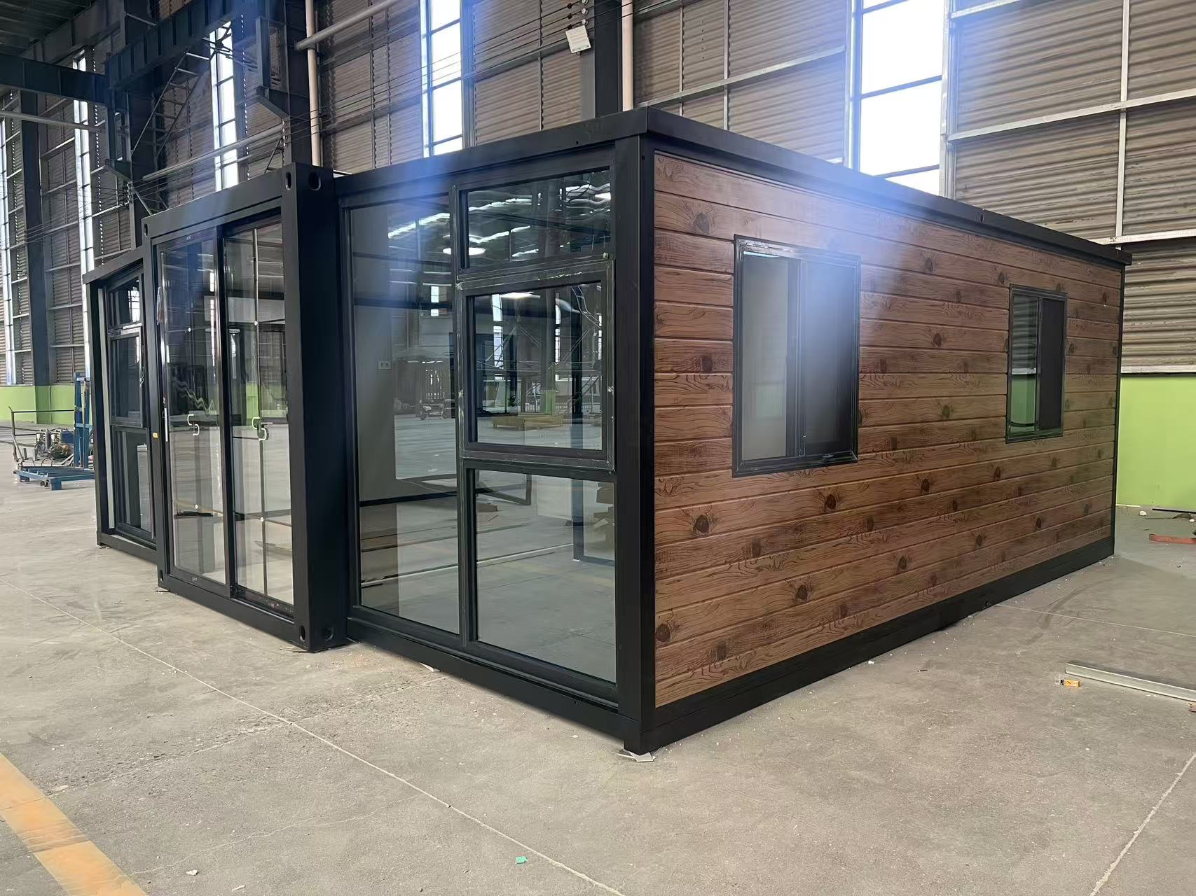 20英尺玻璃幕墙