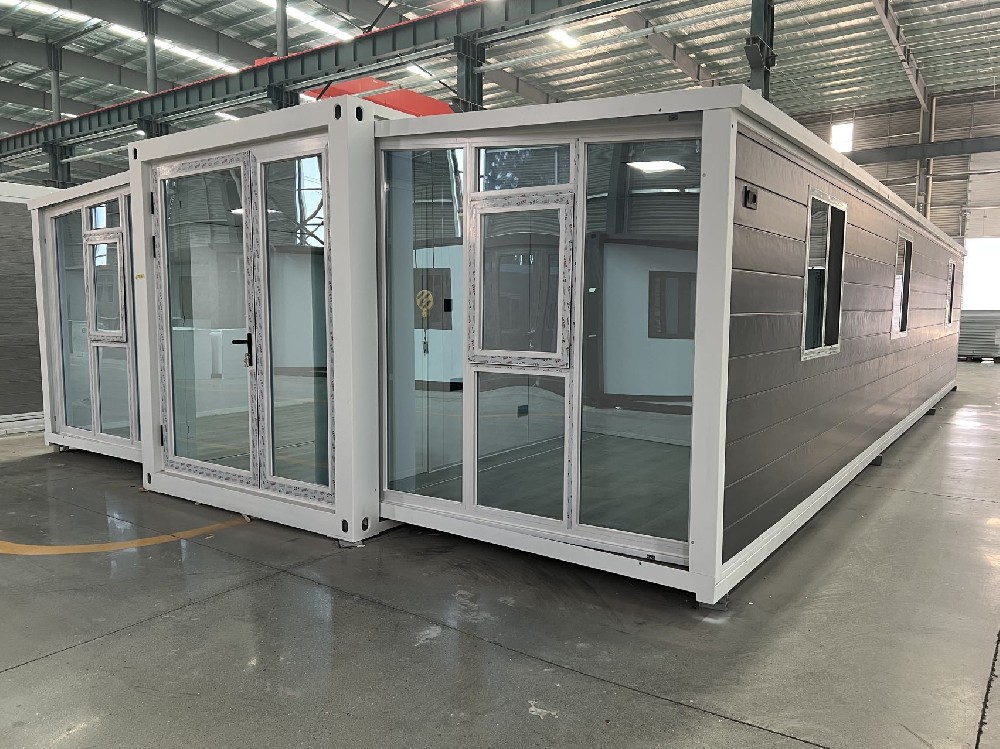 40英尺玻璃幕墙